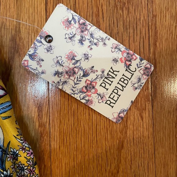 Pink Republic Shorts Size Junior Large NWT Gold Illustrated Floral Stretch Waist - Picture 4 of 4